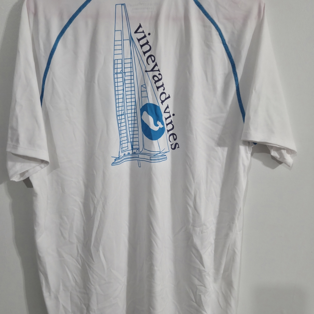 Vineyard Vines White Short-Sleeve Tee with Blue Sailboat Graphic